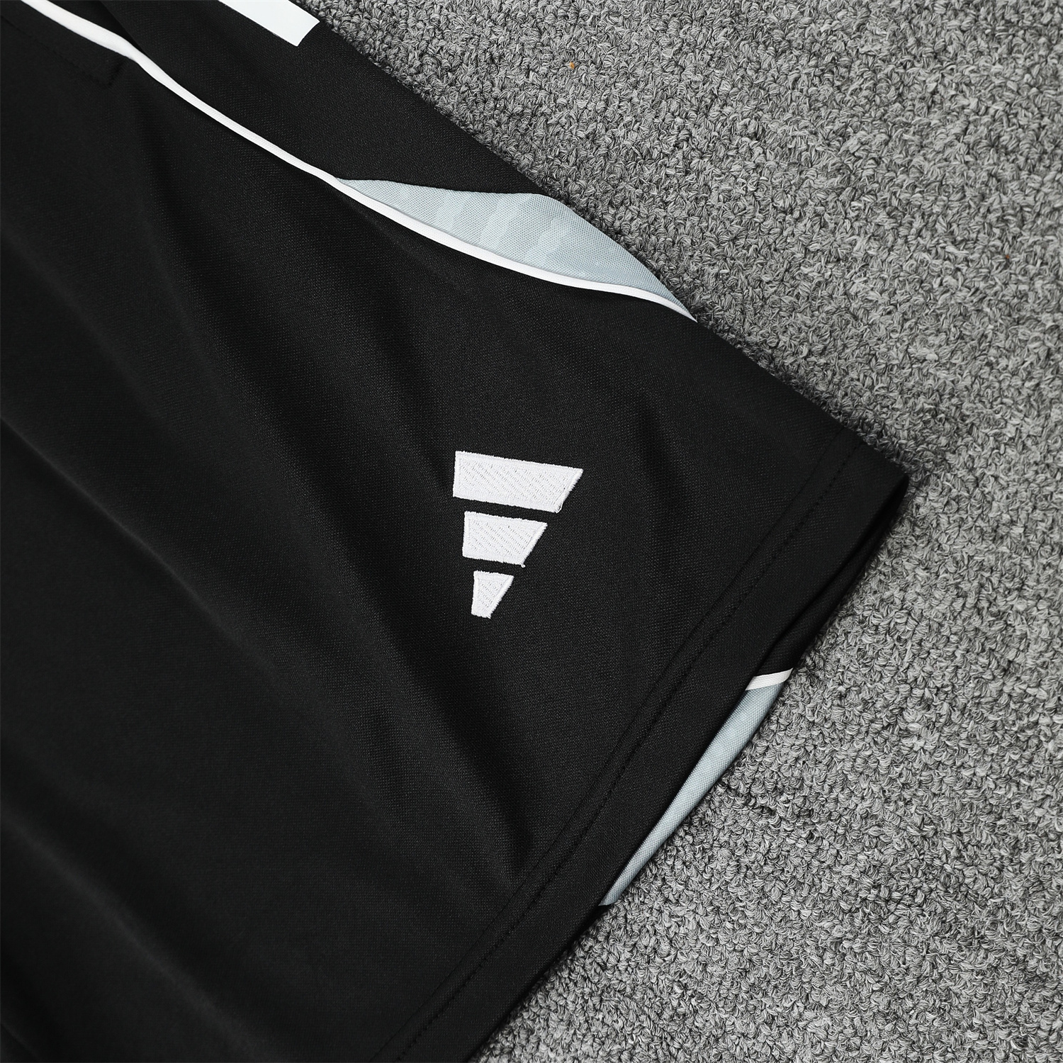 TKH-turbokithub-Real Madrid 25-26 Vest Training Set - Grey And White Vest & Black Shorts