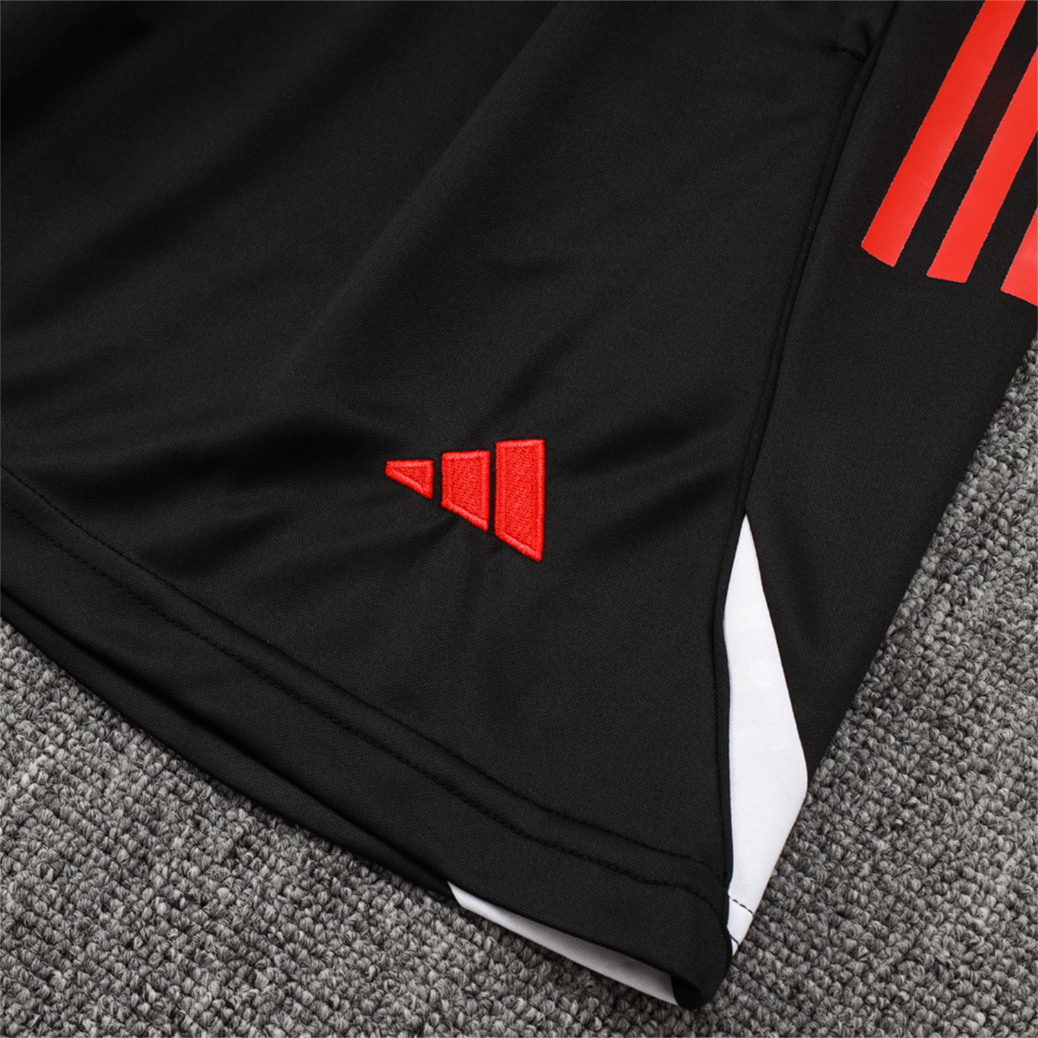 TKH-turbokithub-Liver.pool 25-26 Vest Training Set - Black Vest & Black Shorts