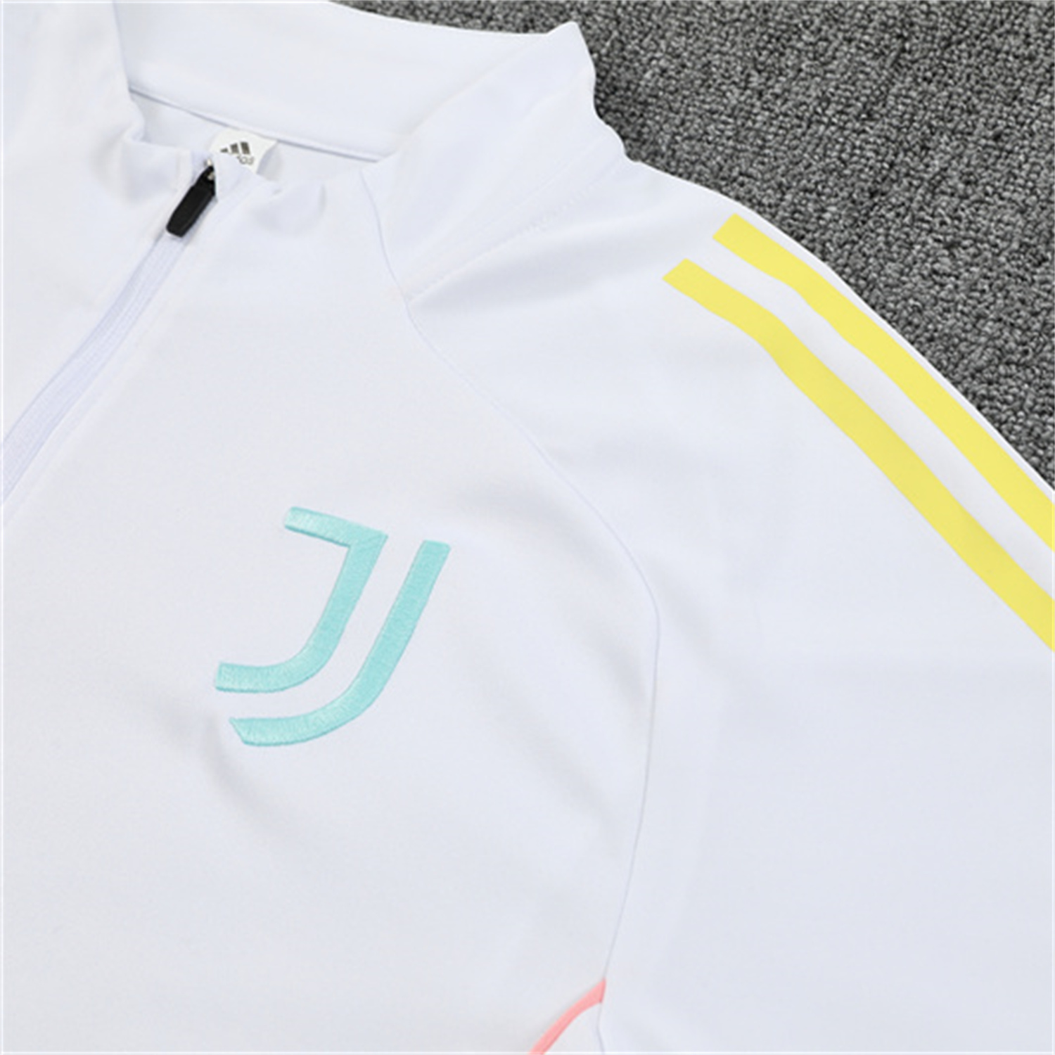 TKH-turbokithub-Juventus 25-26 Long Sleeve Training Set - White Top and Black Pants