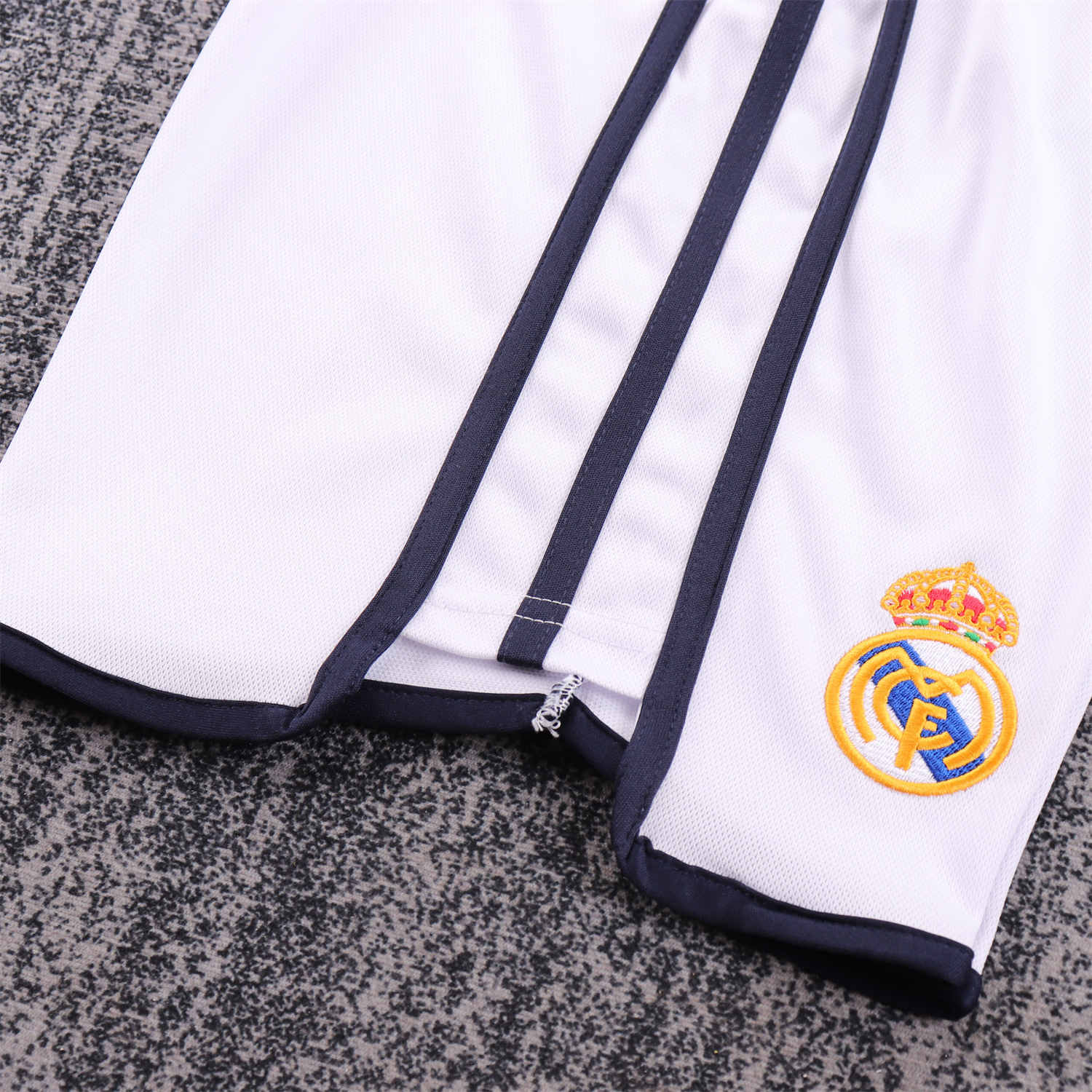 TKH-turbokithub-Retro Real Madrid 2000-01 Home Kids Kit
