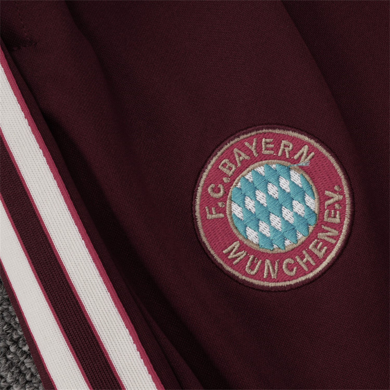 TKH-turbokithub-Bayern Munich 25-26 Throwback Trefoil Long Sleeves Training Set - Deep Red
