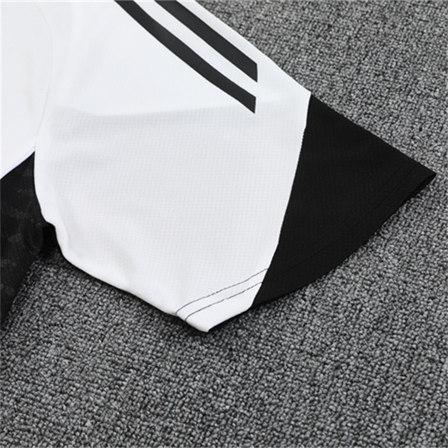 TKH-turbokithub-Manchester United 25-26 Short-Sleeve Training Set - White Top & Black Shorts