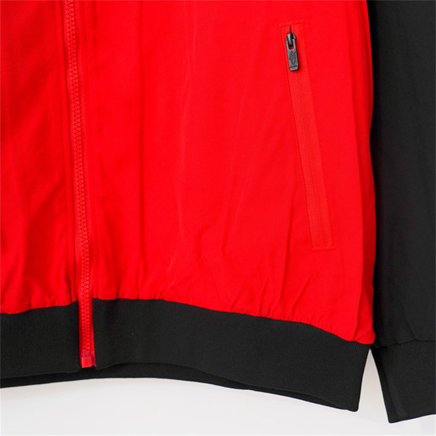 TKH-turbokithub-Retro Manchester United 2006-07 Windbreaker Jacket - Red With Black Sleeve