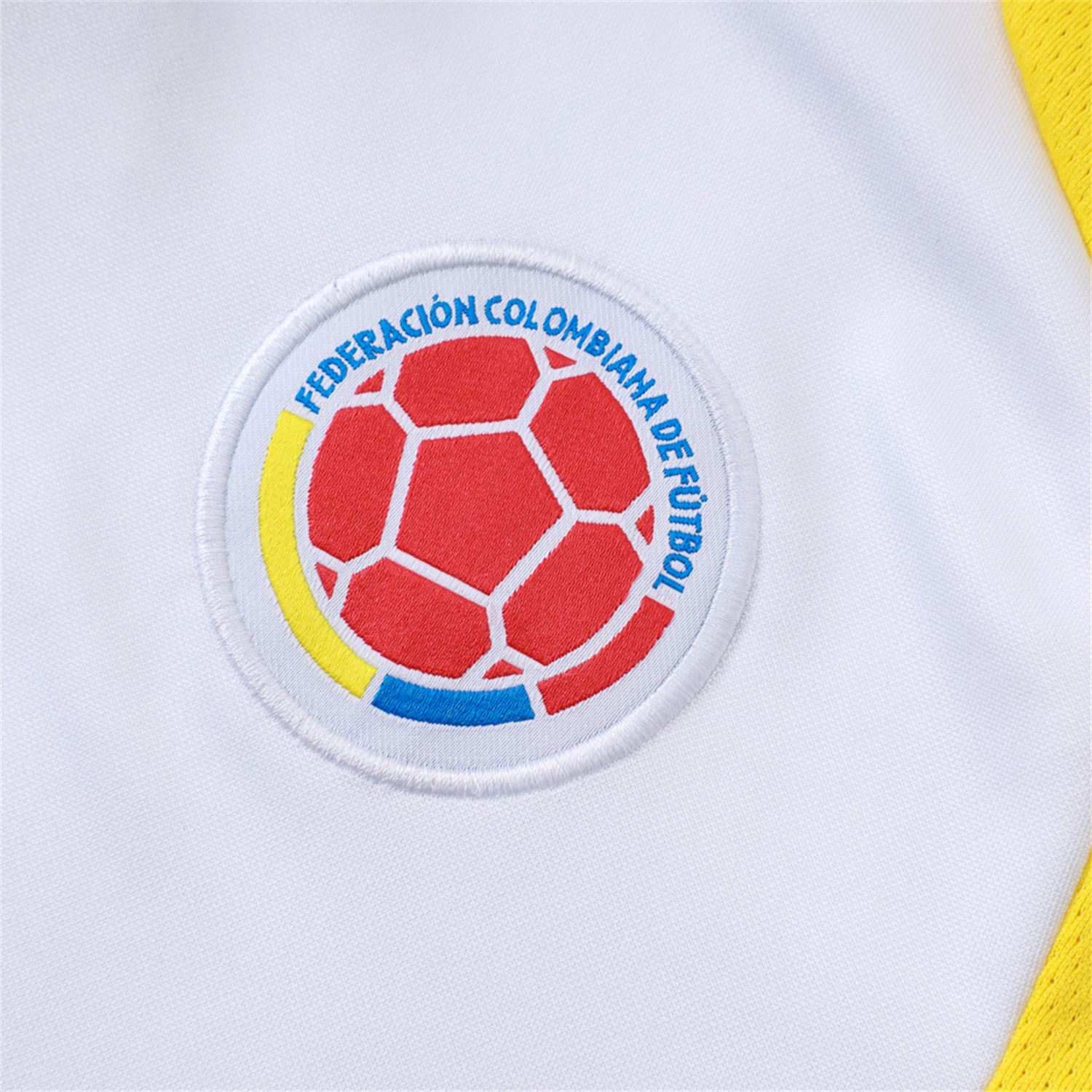 TKH-turbokithub-Colombia 2026 Long Sleeve Training Set - White Top & Black Pants