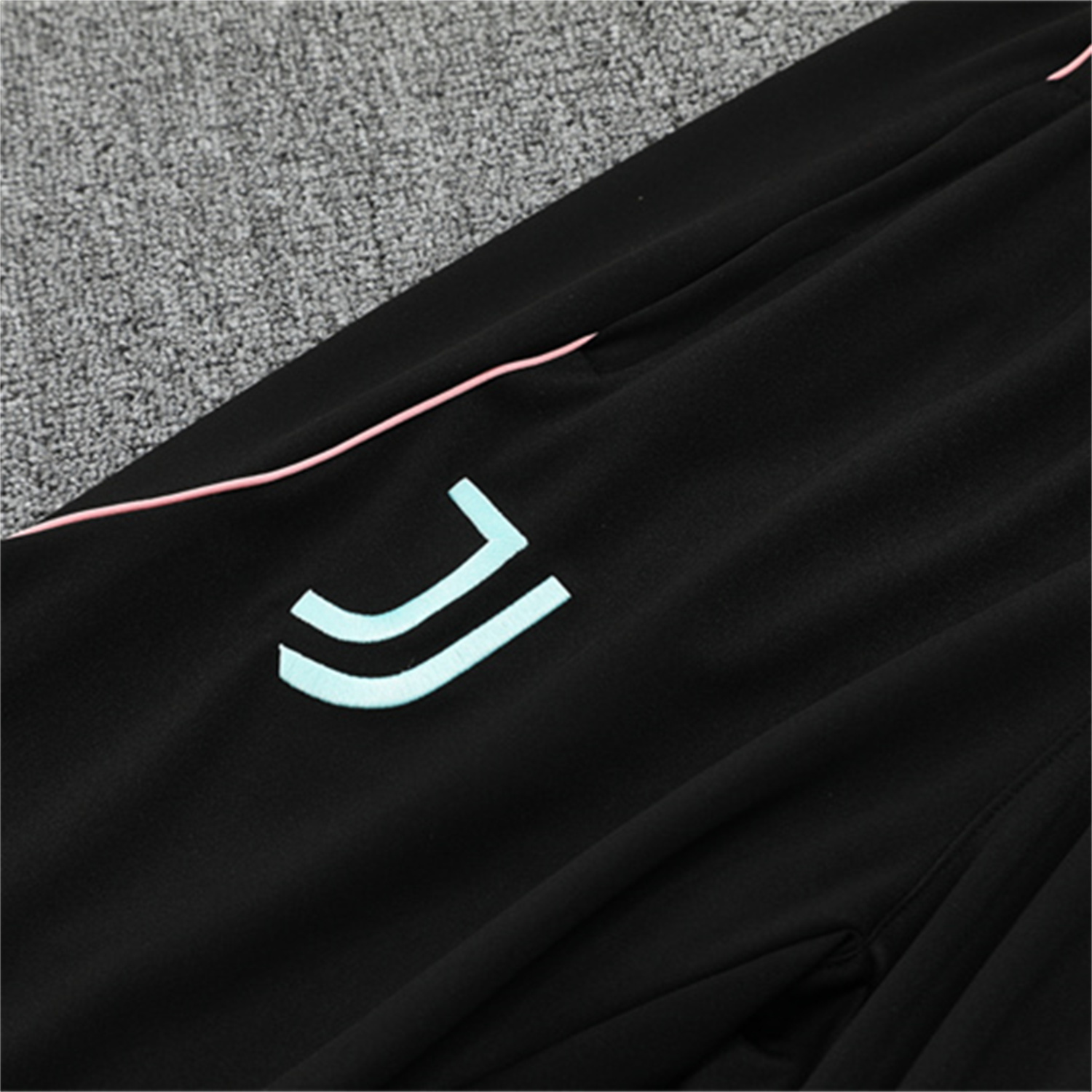 TKH-turbokithub-Juventus 25-26 Kids Long Sleeve Training Set - White Top and Black Pants