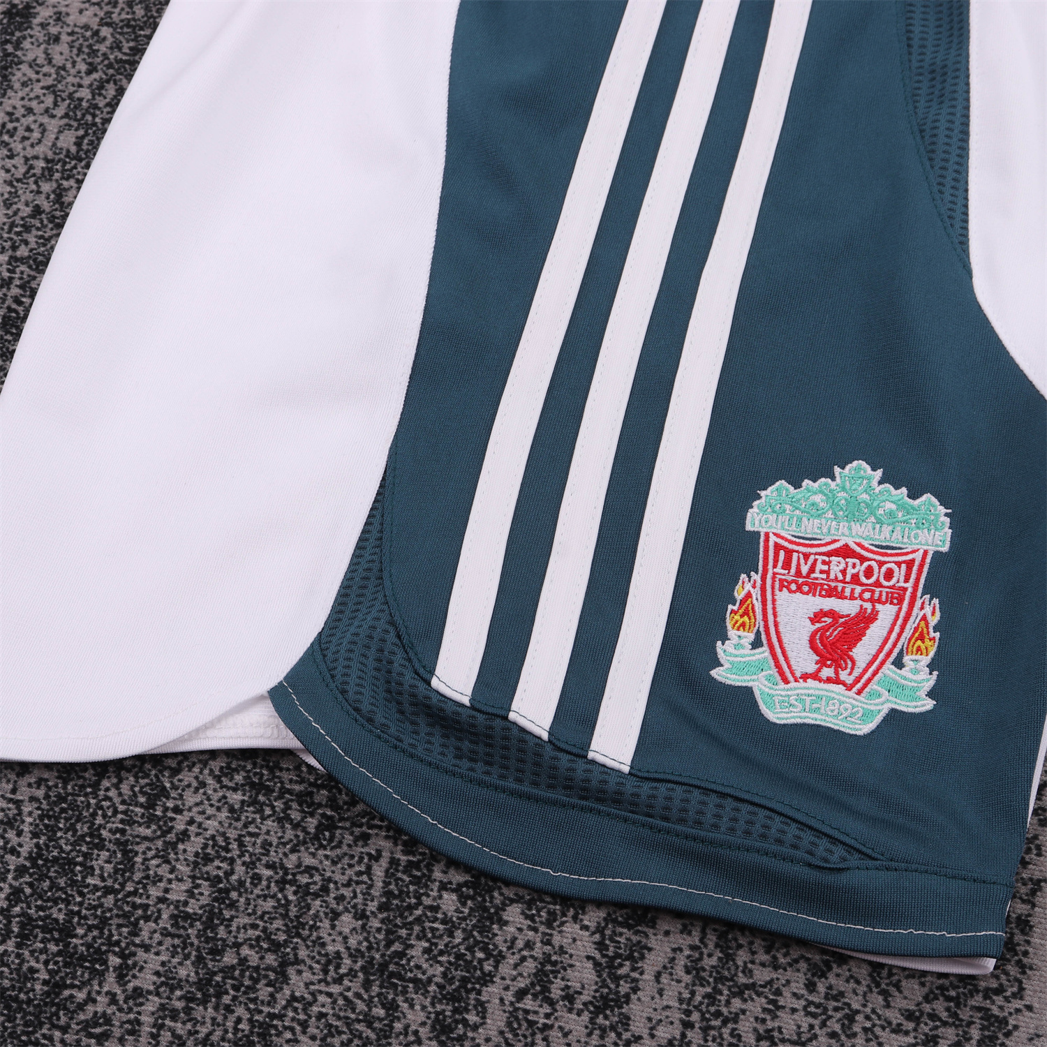 TKH-turbokithub-Retro Liver.pool 2006-08 Away Kids Kit