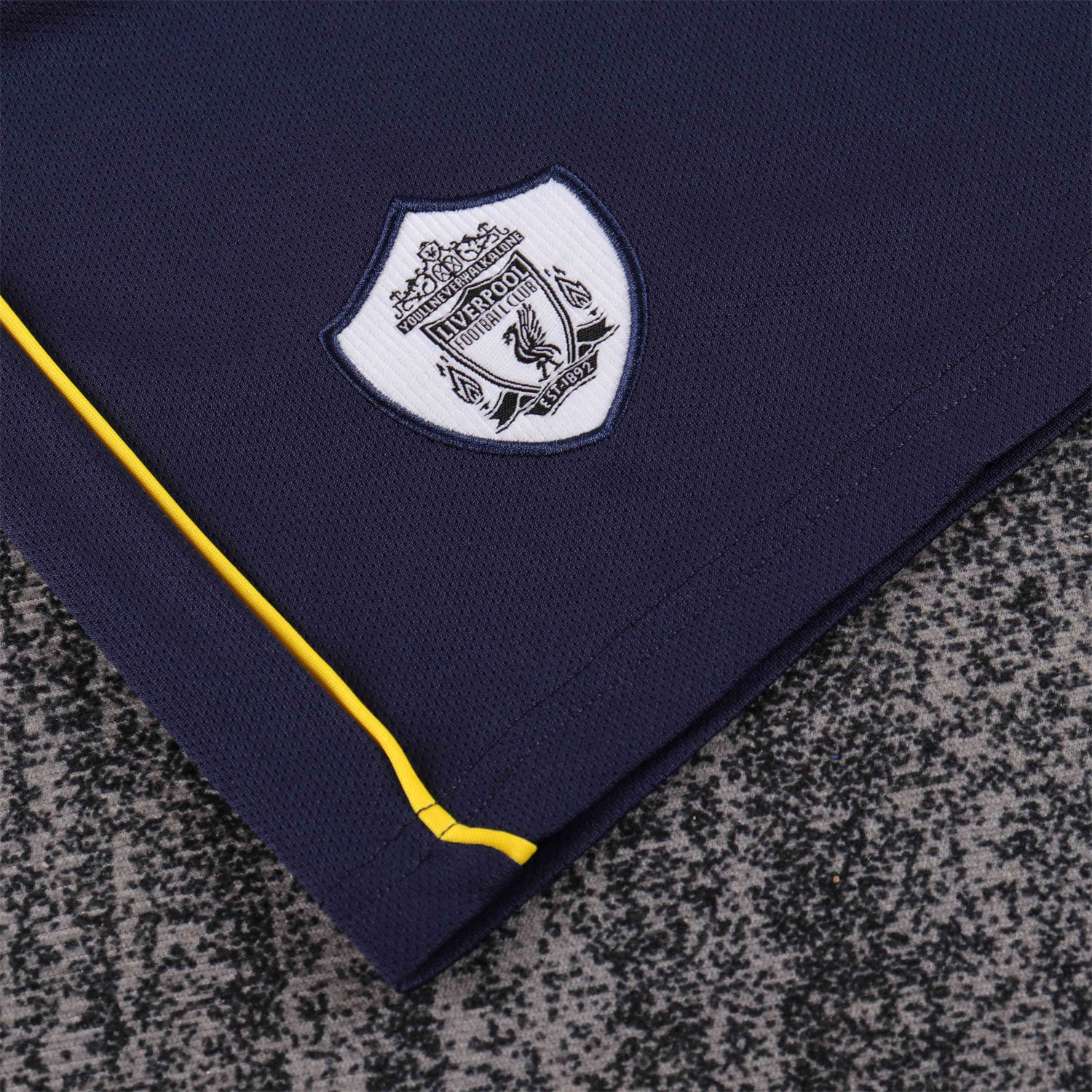 TKH-turbokithub-Retro Liver.pool 2001-02 Away Kids Kit