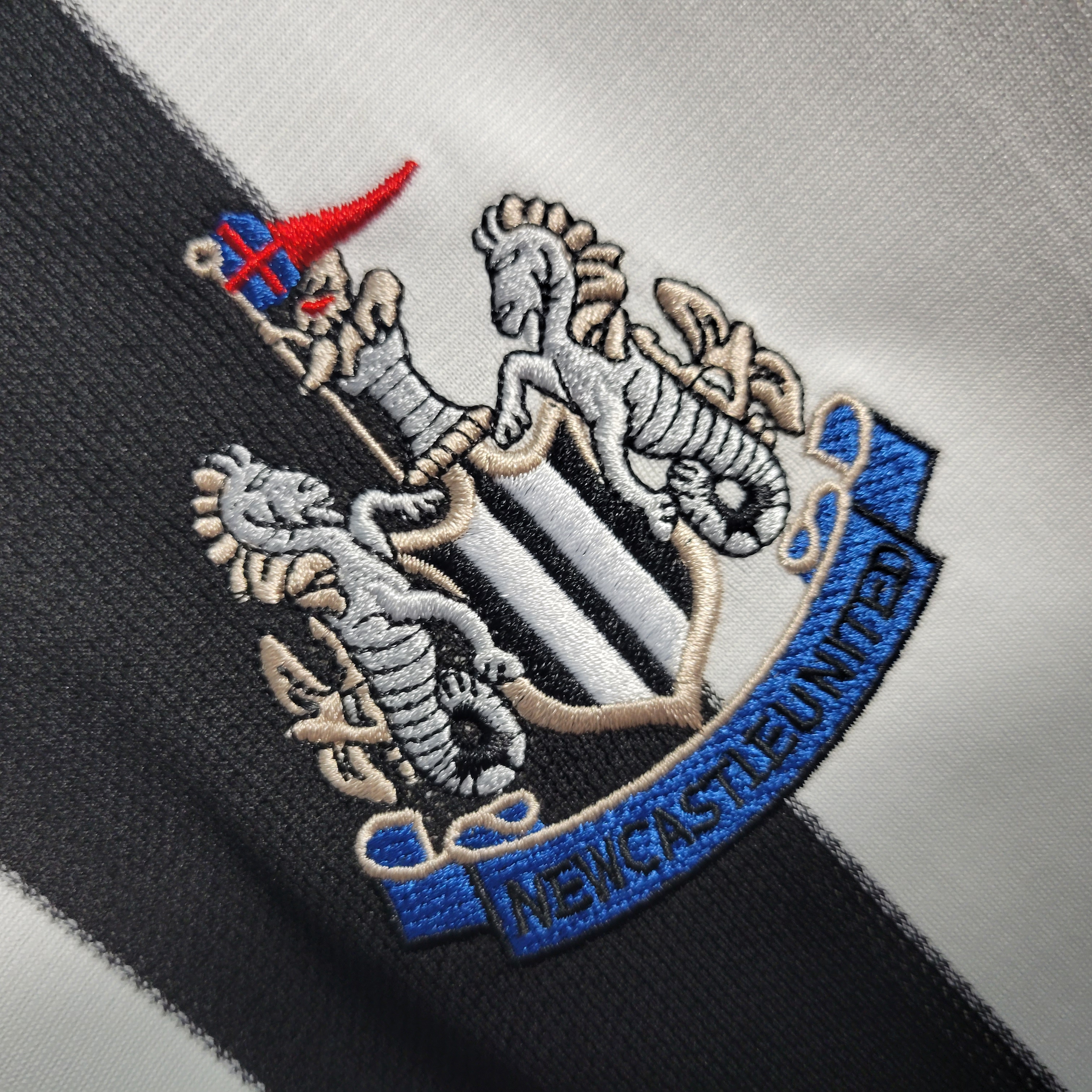 TKH-turbokithub-Retro Newcastle United 1995-97 Home Long Sleeve Jersey
