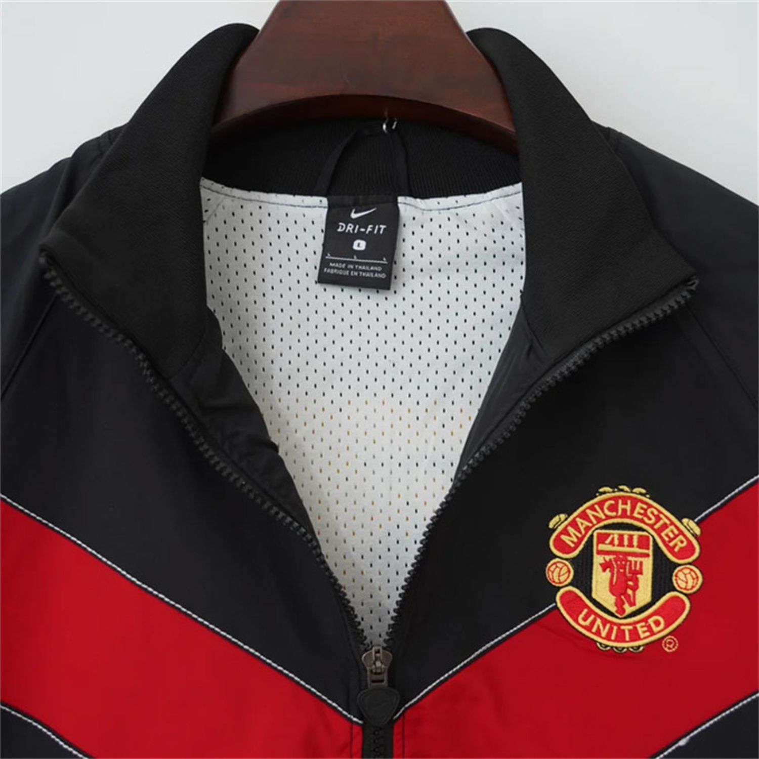 TKH-turbokithub-Retro Manchester United 2006-07 Windbreaker Jacket - Black Red