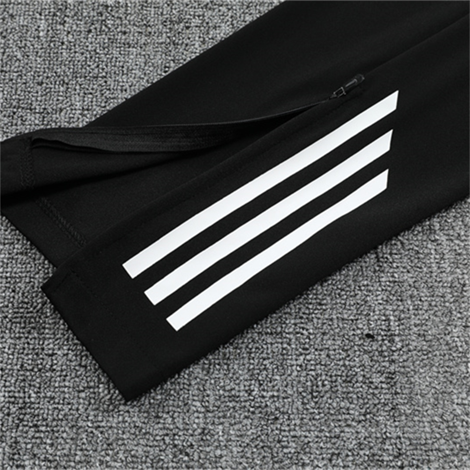 TKH-turbokithub-INT M.A.M 25-26 Kid Long Sleeves Training Set - White Top & Black Pants
