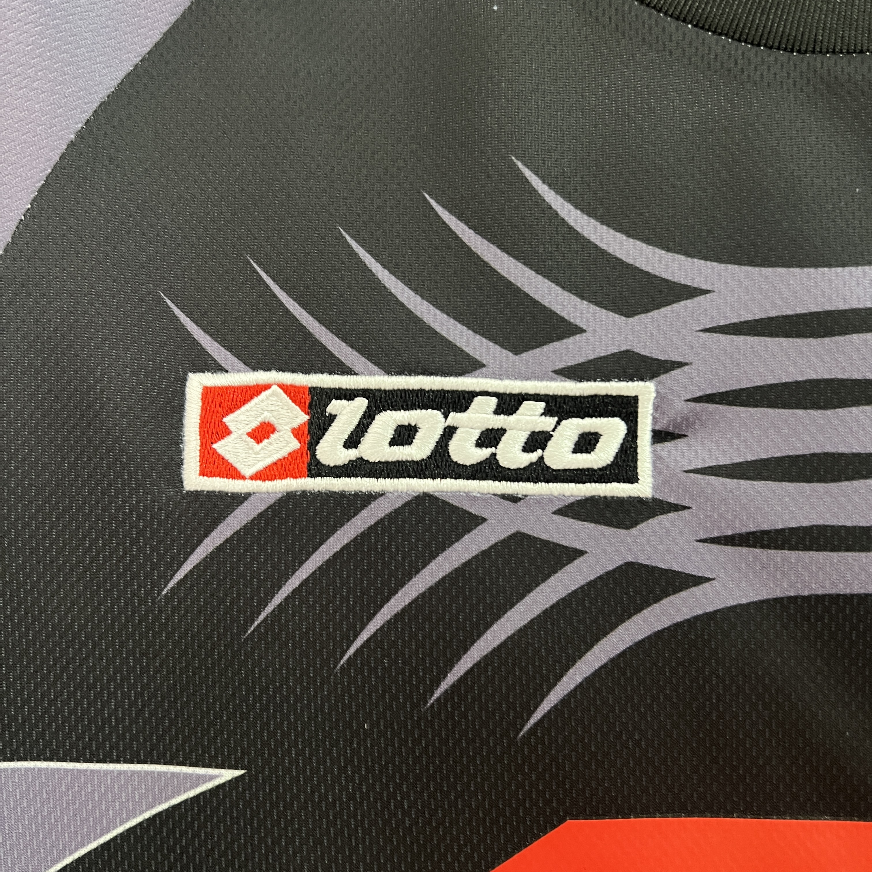 TKH-turbokithub-Retro Juventus 2001-02 Black Goalkeeper Jersey