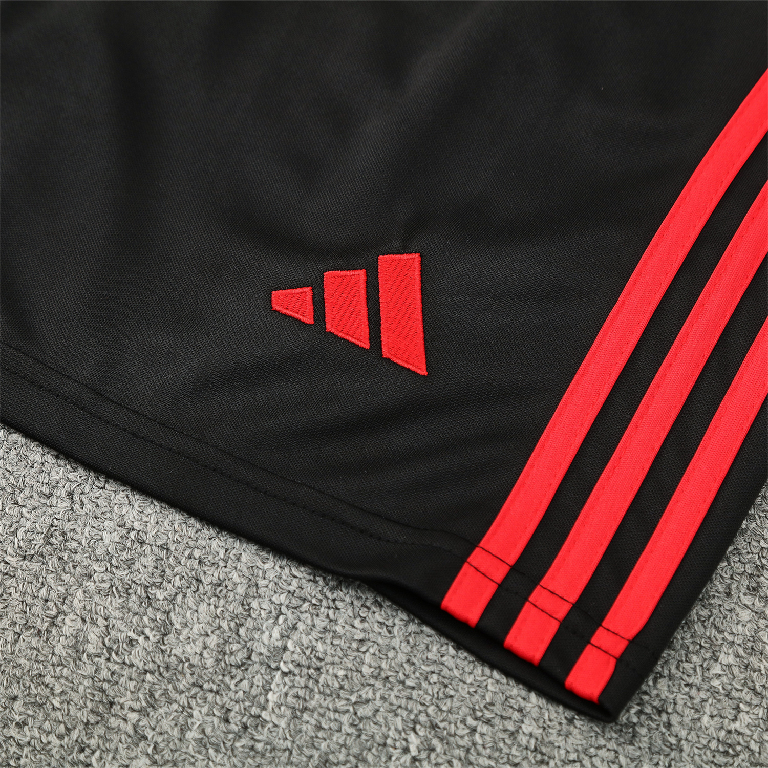 TKH-turbokithub-Manchester United 25-26 Short-Sleeve Training Set - Red Edge White Top & Black Shorts