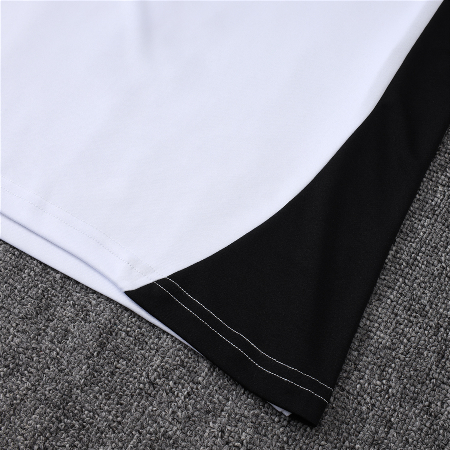 TKH-turbokithub-Liver.pool 25-26 Vest Training Set - White Vest & Black Shorts