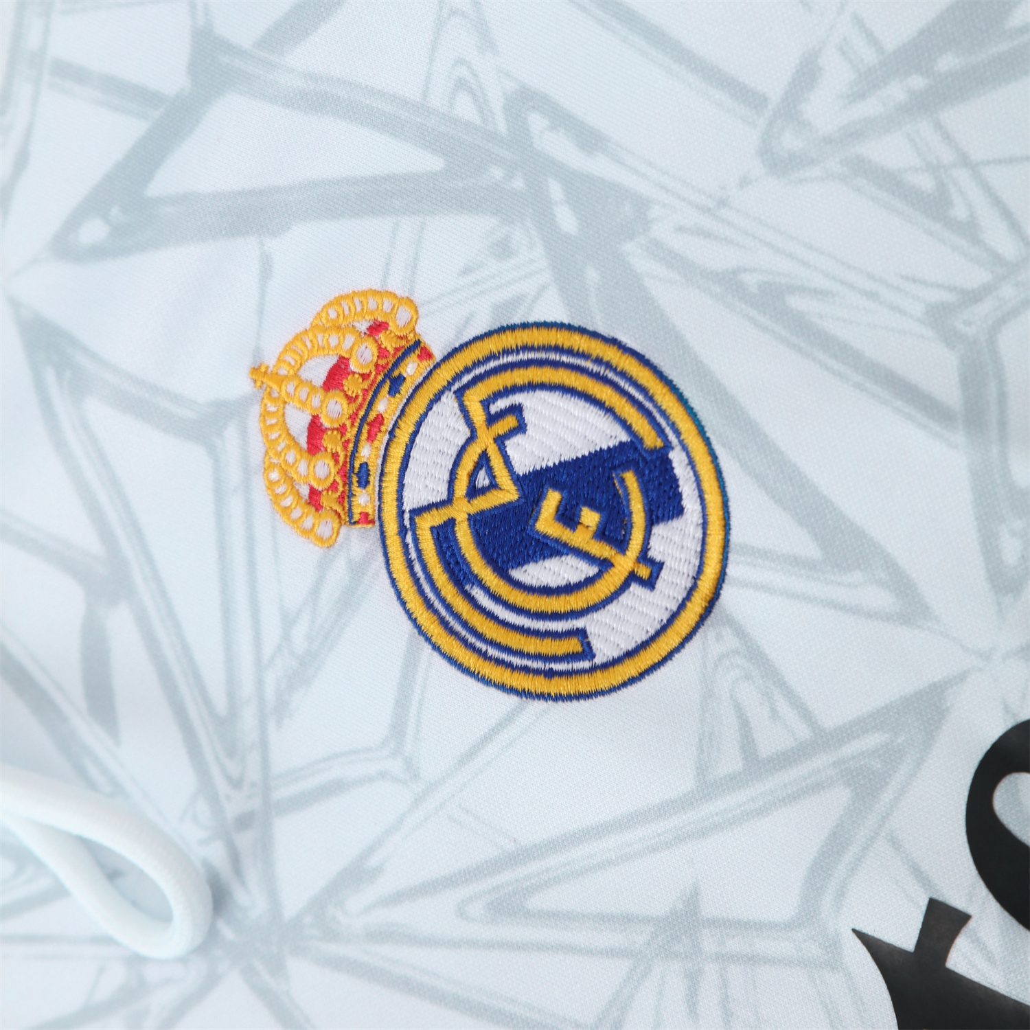 TKH-turbokithub-Real Madrid 25-26 Traning Hoodie Set - Triangular Spots White Hoodie With Black Pants