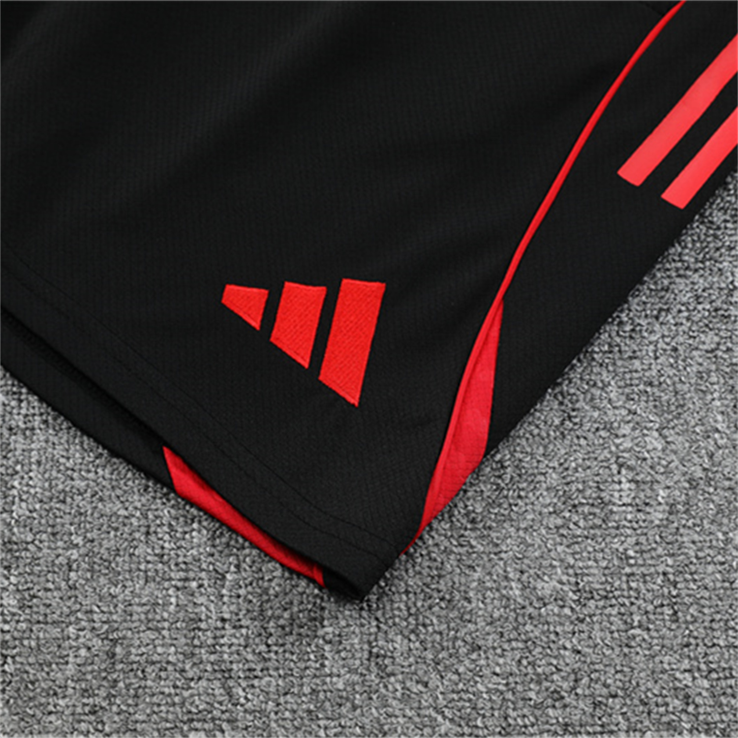 TKH-turbokithub-Manchester United 25-26 Kid Short-Sleeve Training Set - White Top & Black Shorts