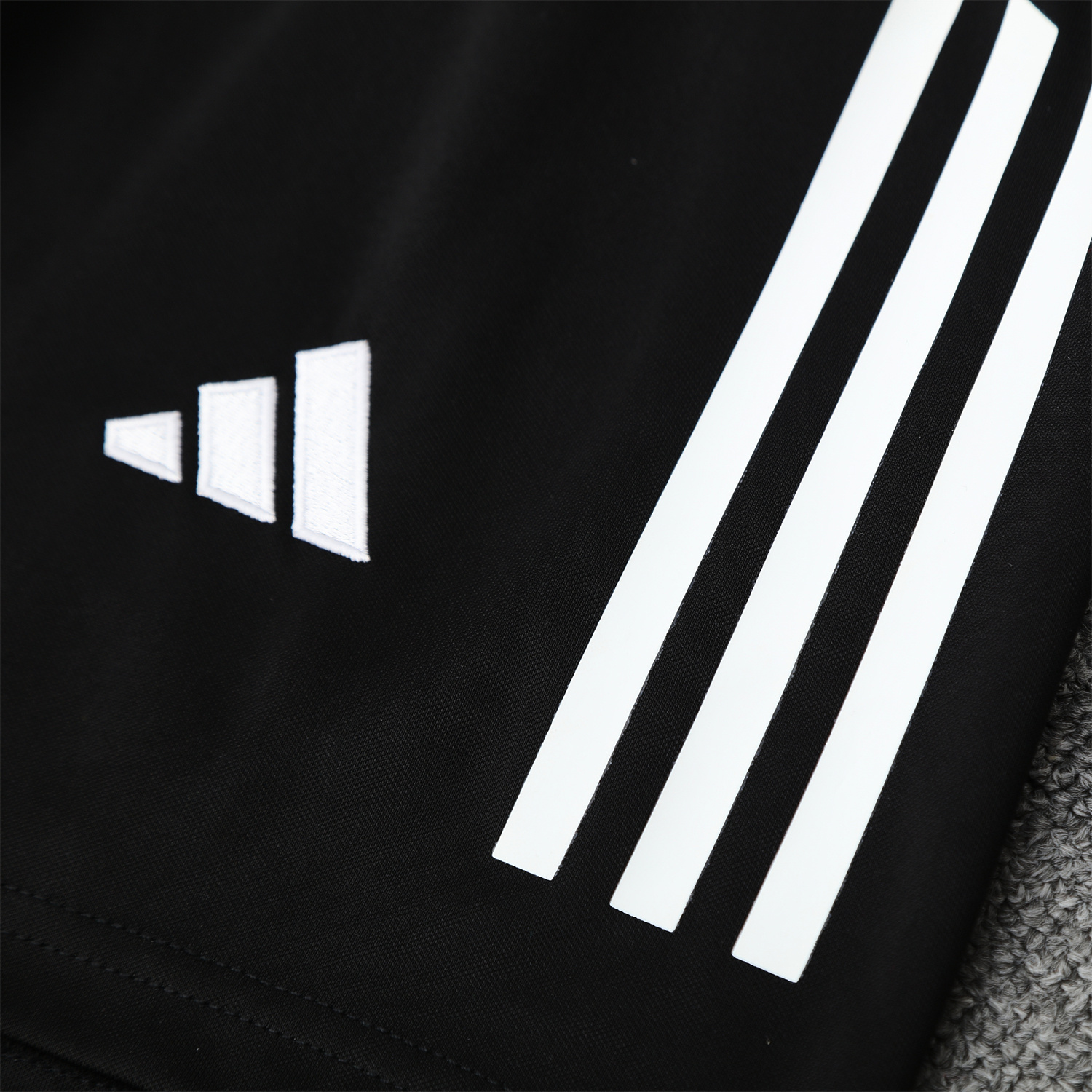 TKH-turbokithub-Real Madrid 25-26 Vest Training Set - Pink-Black Dragon Vest & Black-White Shorts