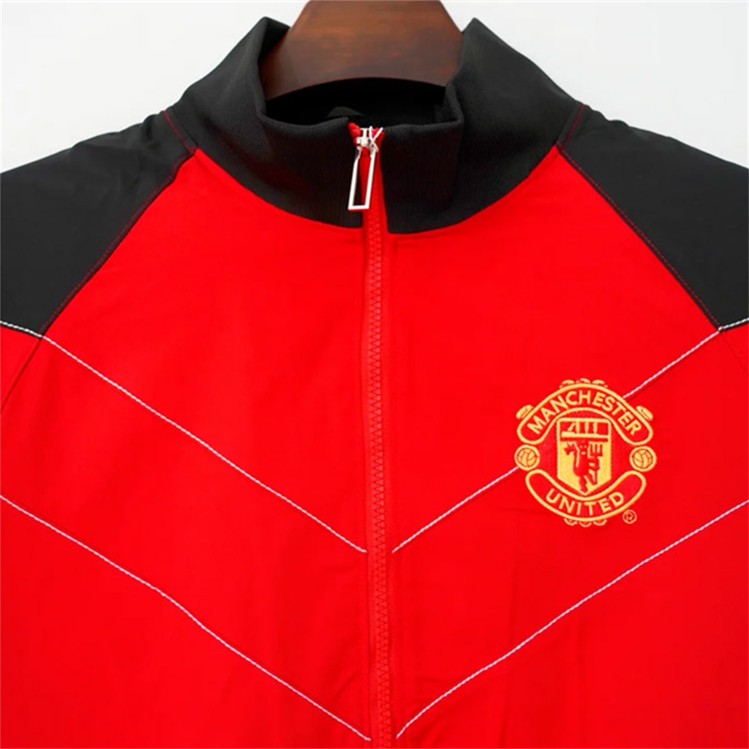 TKH-turbokithub-Retro Manchester United 2006-07 Windbreaker Jacket - Red With Black Sleeve