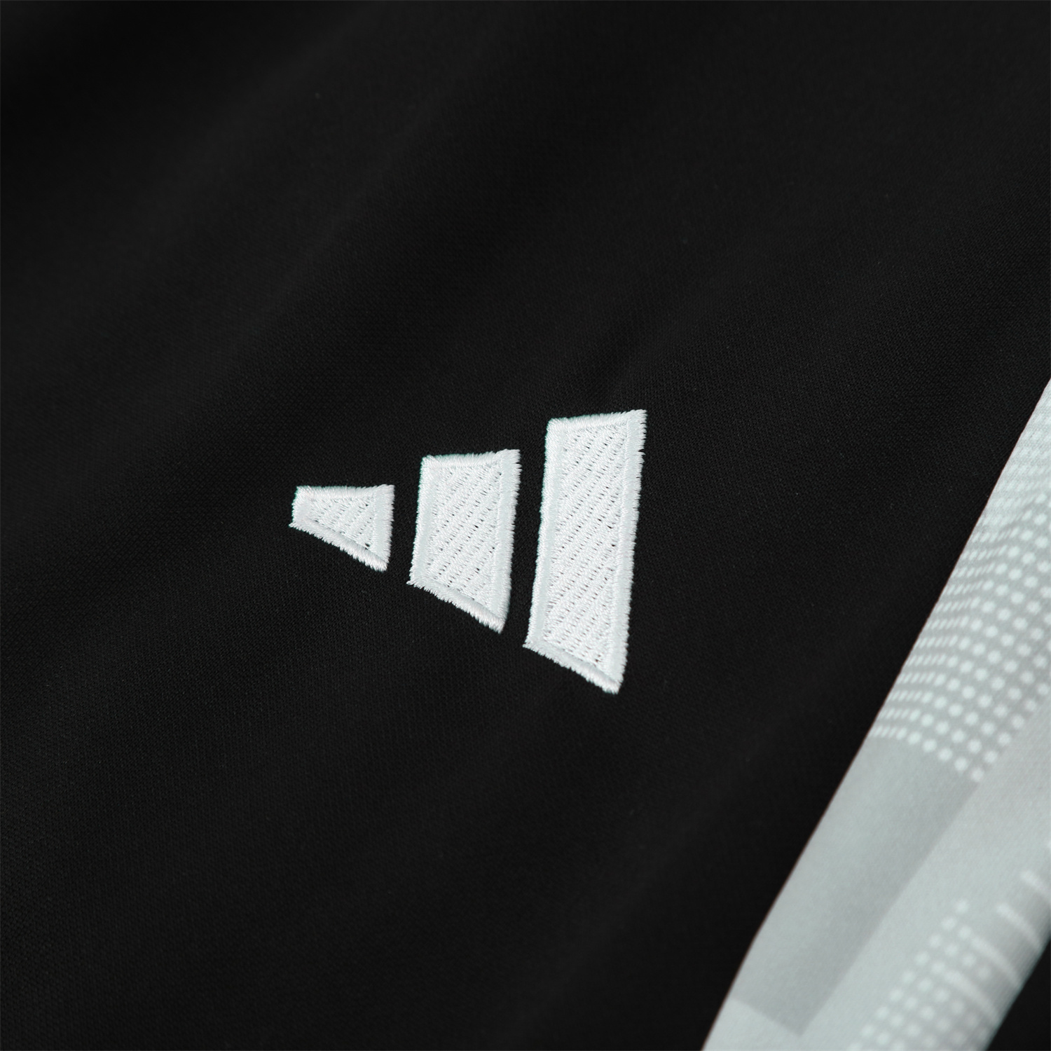 TKH-turbokithub-Real Madrid 25-26 Traning Hoodie Set - Triangular Spots White Hoodie With Black Pants