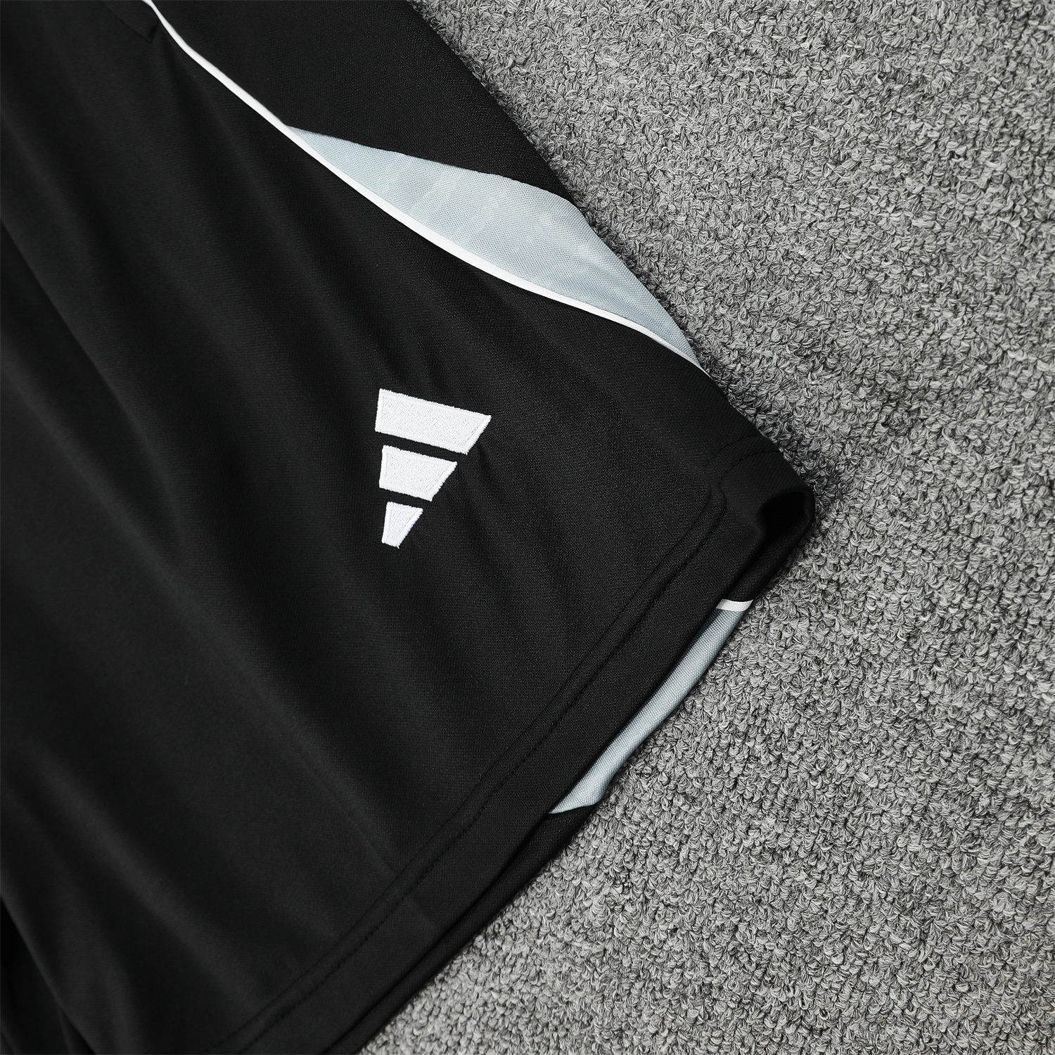 TKH-turbokithub-Real Madrid 25-26 Short-Sleeve Training Set - Pink Arrow Pattern Top & Black Shorts