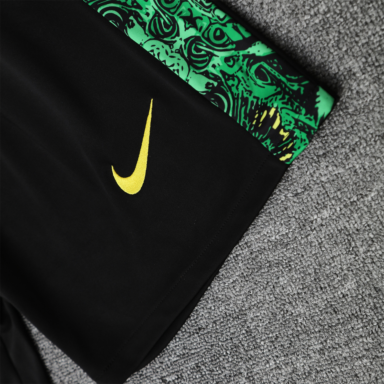 TKH-turbokithub-Brazil 25-26 Green Jesus Statue Short-Sleeve Training Set - Green Top & Black Shorts